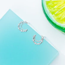 Load image into Gallery viewer, Crescent Moon Earrings