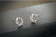 Load image into Gallery viewer, Festive Bezel Wreath Earrings