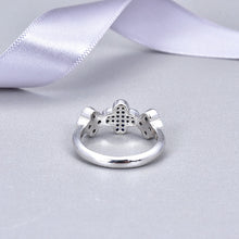 Load image into Gallery viewer, Sapphire CZ Clover Ring