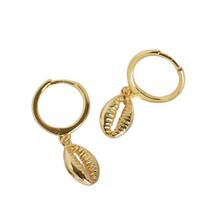 Load image into Gallery viewer, Golden Sea Shell Earrings