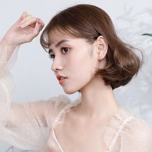 Load image into Gallery viewer, Gold Scintilla Earrings