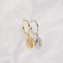 Load image into Gallery viewer, Golden Sea Shell Earrings