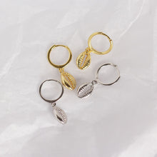 Load image into Gallery viewer, Golden Sea Shell Earrings