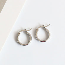 Load image into Gallery viewer, Plain Silver Hoops