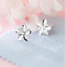 Load image into Gallery viewer, Frangipani Earrings