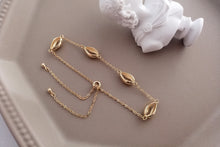 Load image into Gallery viewer, Golden adjustable Sea Shells Bracelet
