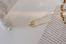 Load image into Gallery viewer, Royal Bee Necklace
